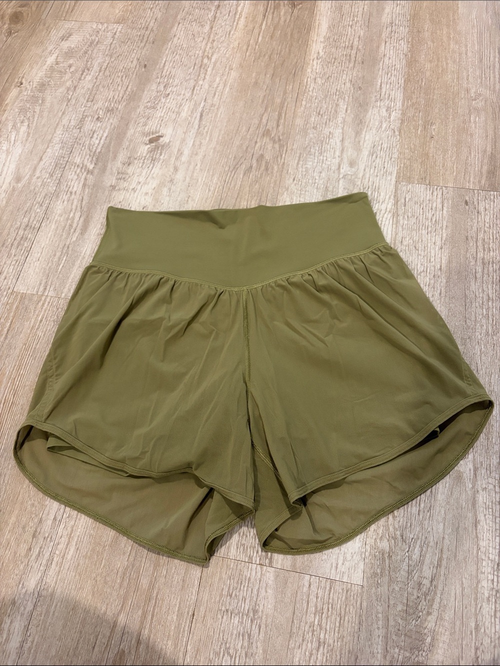 Lululemon Nulu Mesh Yoga High Rise 2 in 1 short Size 8